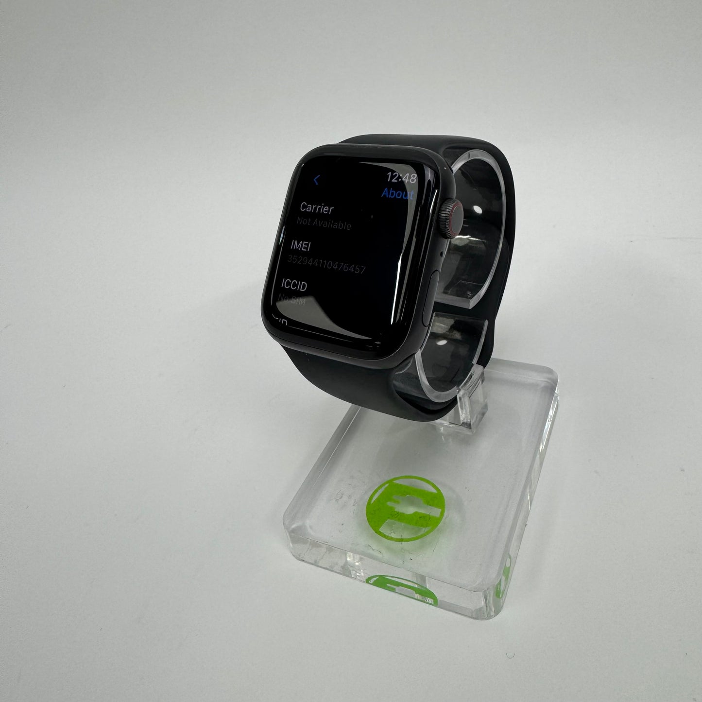 Unlocked Apple Watch SE 2nd Gen 44MM Black Aluminum Black Sport Band MYER2LL/A