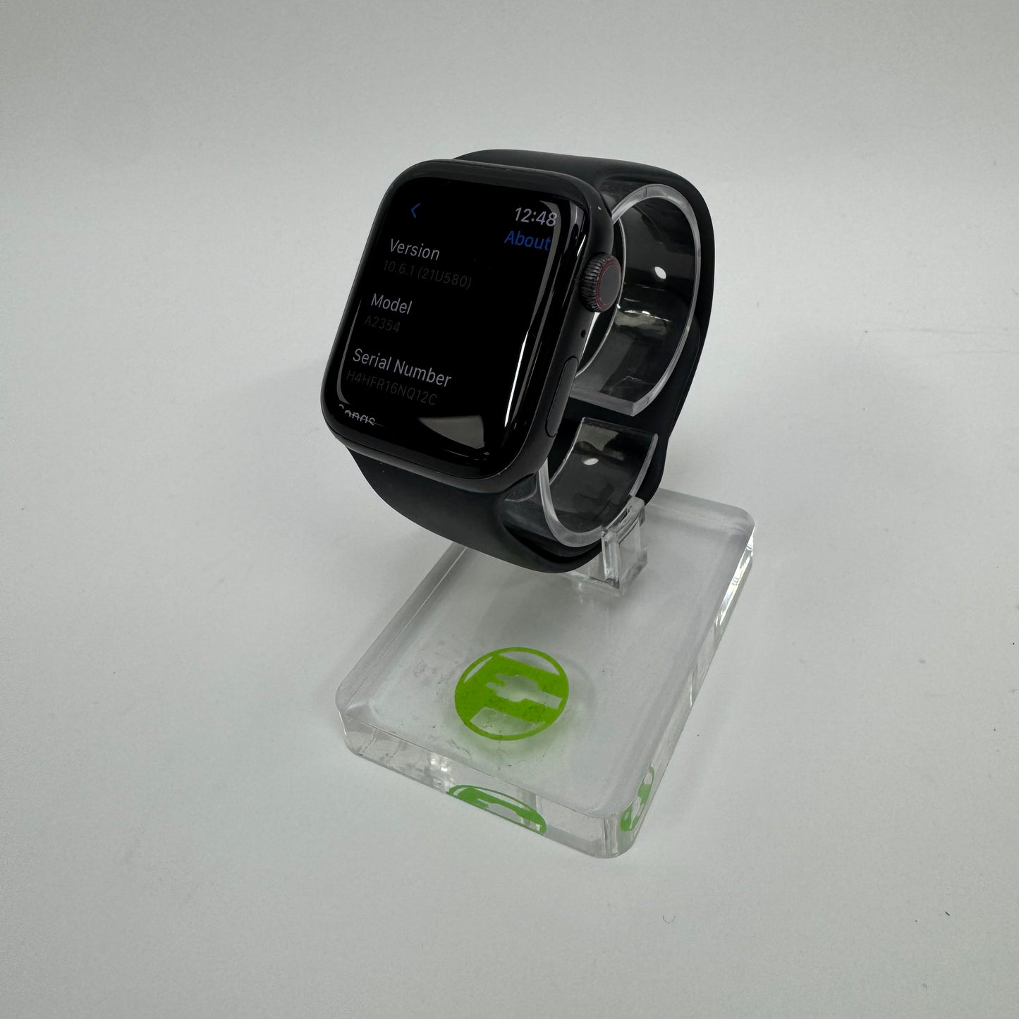 Unlocked Apple Watch SE 2nd Gen 44MM Black Aluminum Black Sport Band MYER2LL/A