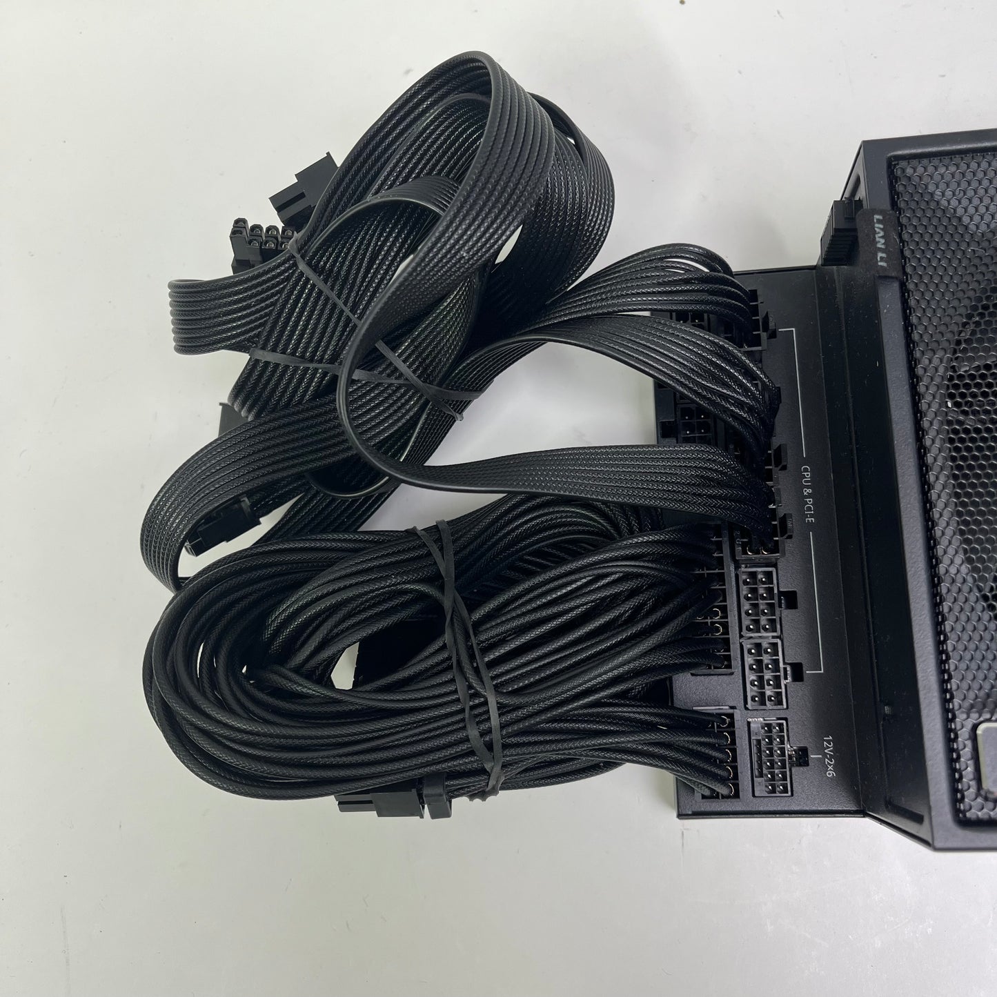 Lian Li Edge Gold 80 Plus Gold 1000W Fully Modular Power Supply