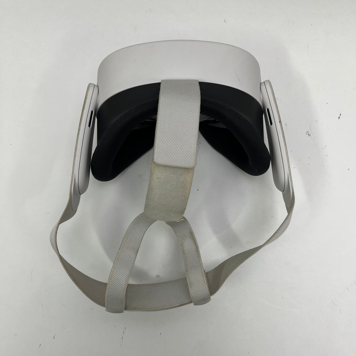 Meta Quest 3S 128GB Standalone All-in-One VR Headset P97