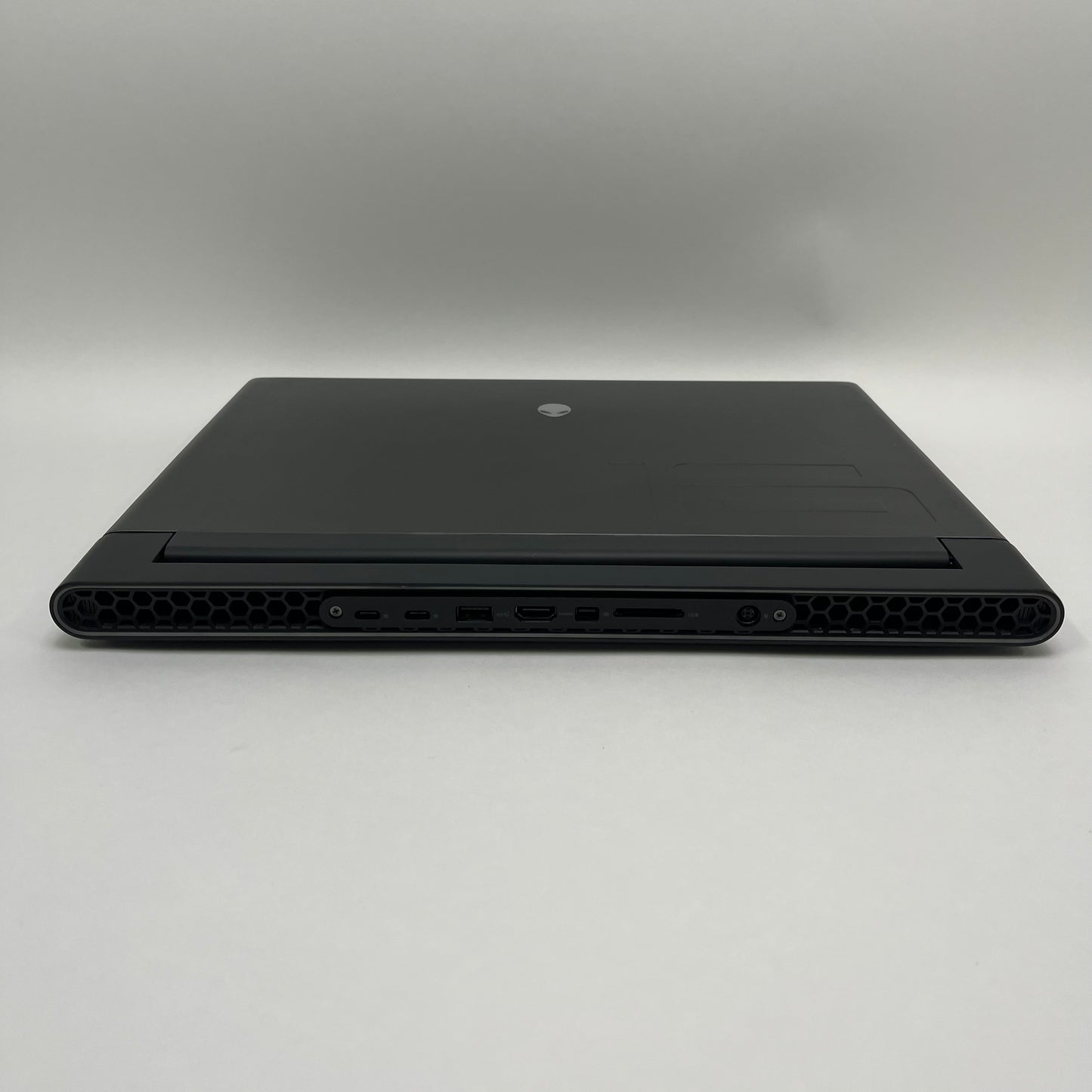 Alienware M16 R1 16" Ryzen 9 7845HX 3.0GHz 32GB RAM 1TB SSD RTX 4080 480Hz