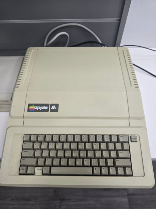 Apple IIe Computer A2S2064